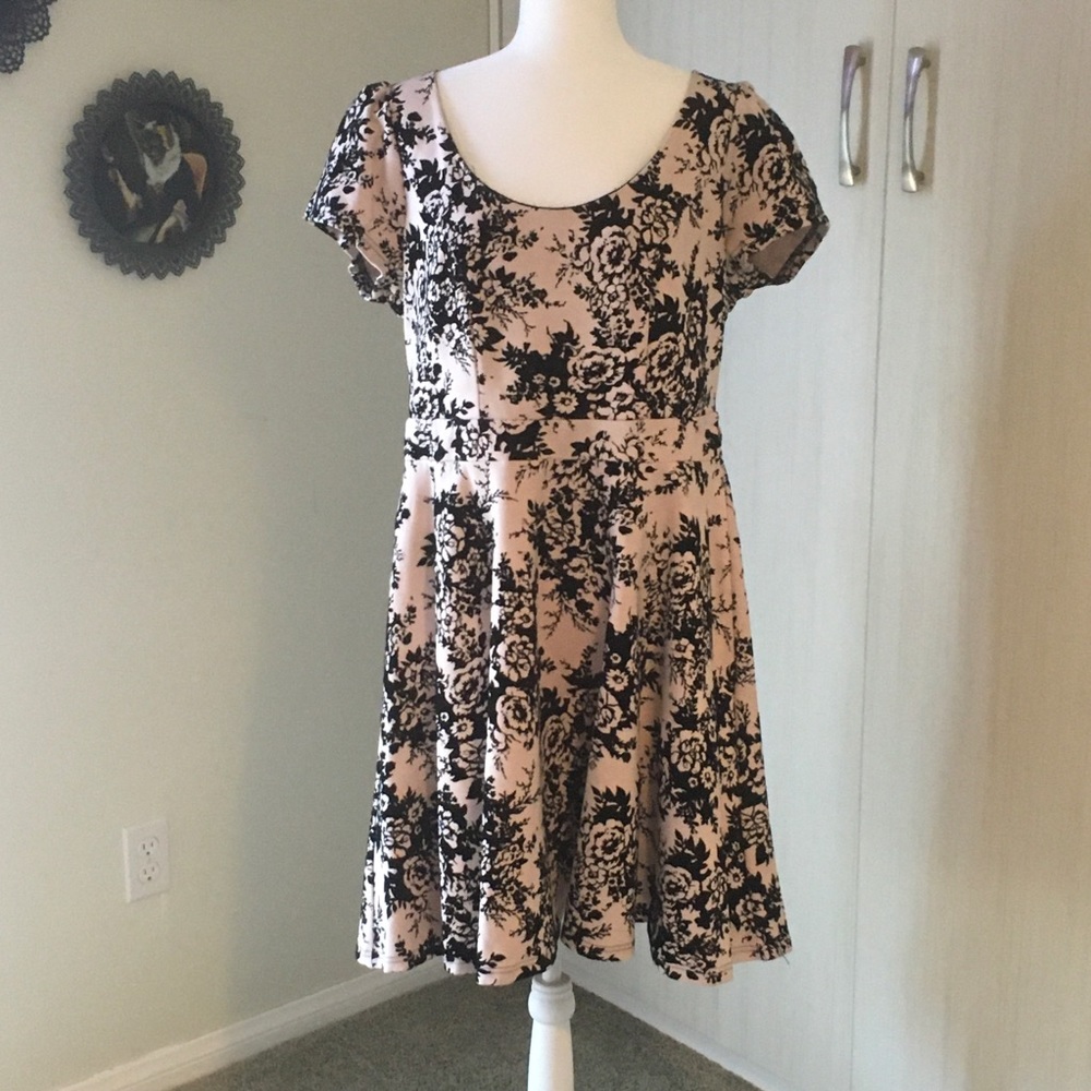 City Chic Black and Cream Floral Midi Dress